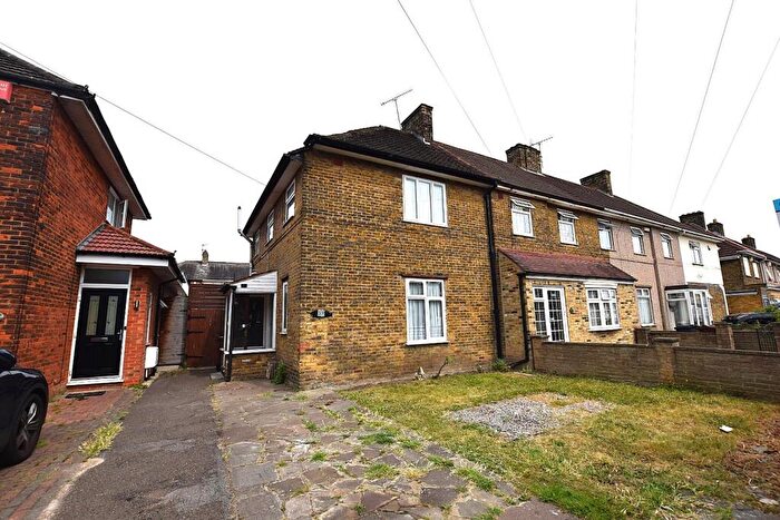 3 Bedroom End Of Terrace House To Rent In Bennetts Castle Lane, Dagenham, RM8