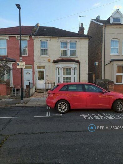 3 Bedroom Semi-Detached House To Rent In Vicarage Road, London, N17