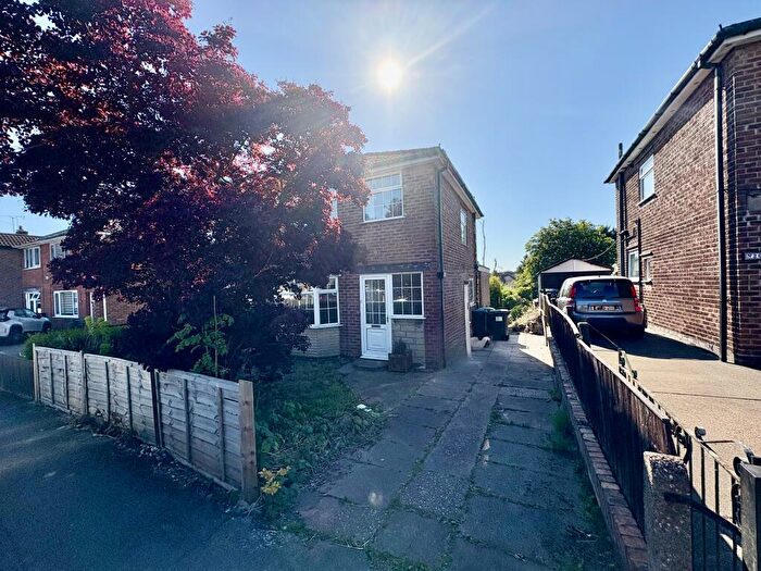 3 Bedroom House To Rent In Robin Hood Road, NG17