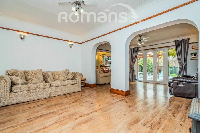 3 Bedroom Semi-Detached House To Rent In Colemans Moor Road, Woodley, Reading, RG5