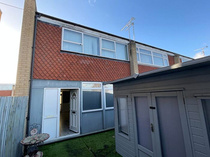 3 Bedroom Flat For Sale In St. Johns Way, Corringham, Stanford-Le-Hope, Essex, SS17