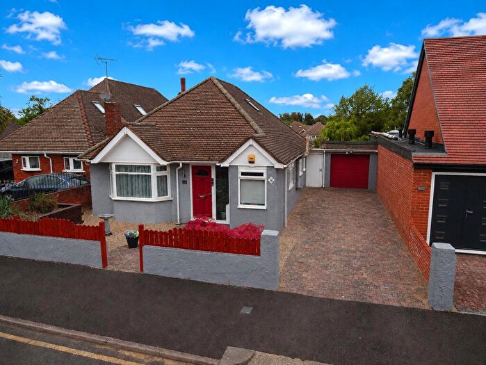 3 Bedroom Bungalow For Sale In Finsbury Road, Luton, Bedfordshire, LU4