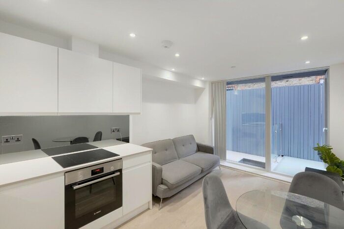 3 Bedroom Flat To Rent In Barking Road, London, E6