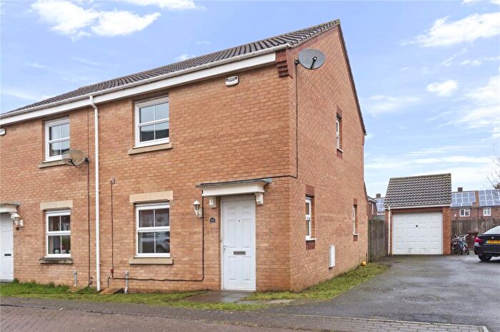 3 Bedroom End Of Terrace House To Rent In Pennistone Place, Scartho Top, Grimsby, N E Lincs, DN33