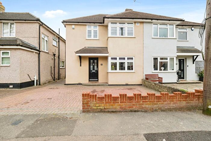 3 Bedroom Semi Detached House For Sale In Warren Drive, Hornchurch, Essex, RM12