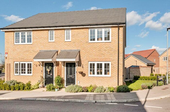 3 Bedroom Semi-Detached House For Sale In Peacock Lane, Biddenham, MK40