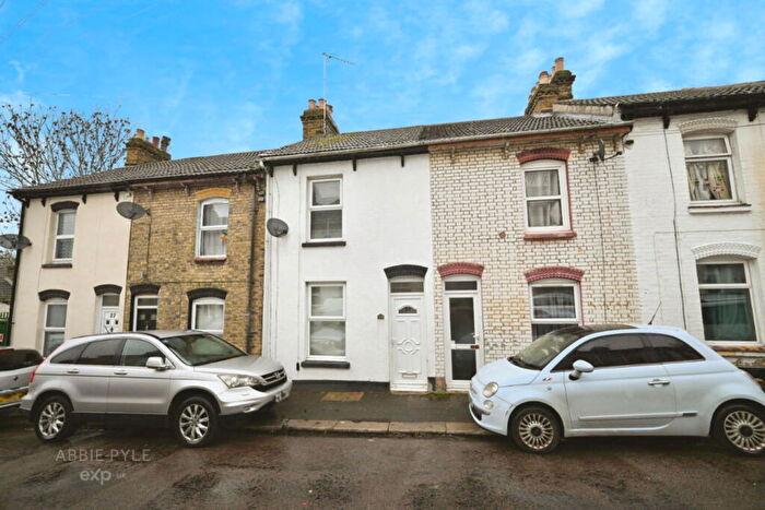 2 Bedroom Terraced House For Sale In Melbourne Road, Chatham, ME4