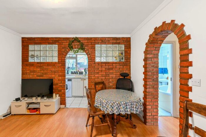 2 Bedroom Flat To Rent In Harecourt Road, Islington, London, N1