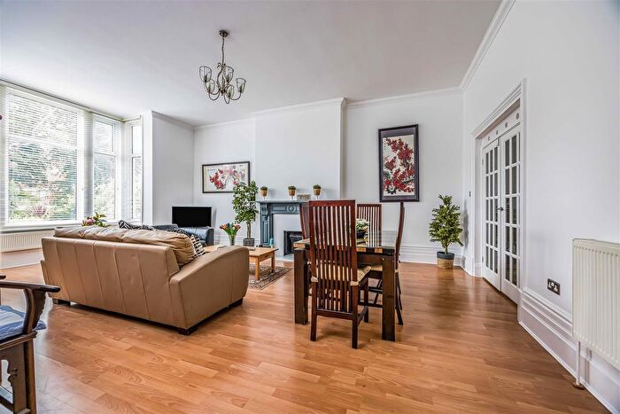 2 Bedroom Flat To Rent In Craneswater Park, Southsea, PO4