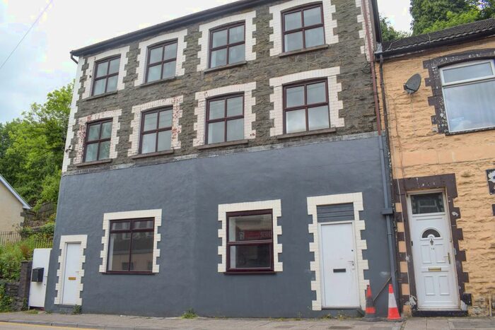 2 Bedroom Flat To Rent In East Road, Tylorstown, CF43