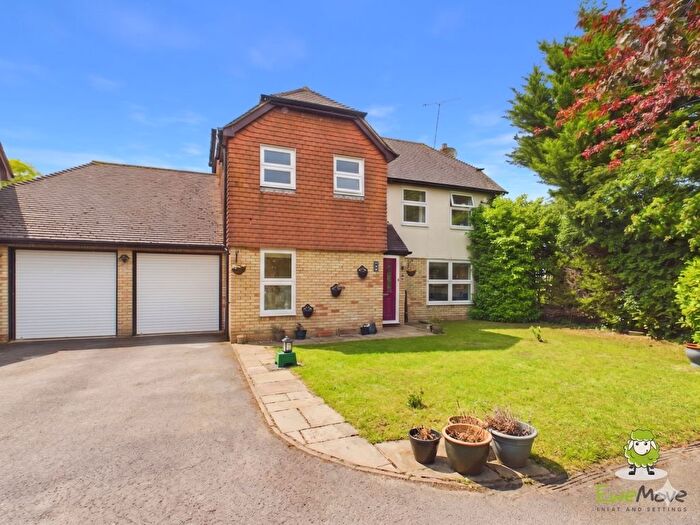 4 Bedroom Detached House For Sale In Fennel Close, Chineham, Basingstoke, Hampshire, RG24