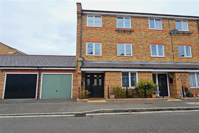4 Bedroom Town House For Sale In Nottage Crescent, Braintree, CM7