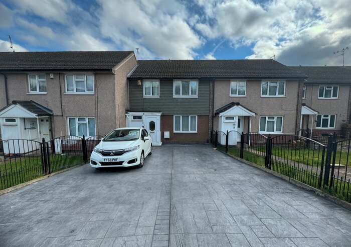 3 Bedroom Terraced House To Rent In Abbotsford Drive, Nottingham, NG3