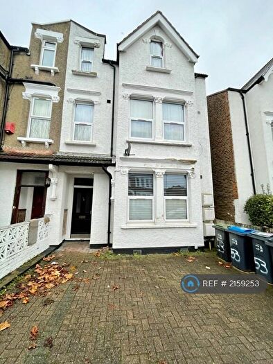 2 Bedroom Flat To Rent In Whitworth Road, London, SE25