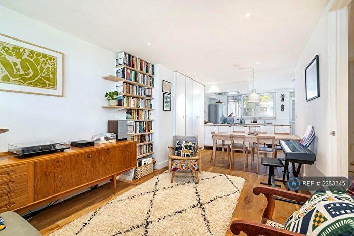 3 Bedroom Maisonette To Rent In Orwell Court, London, E8