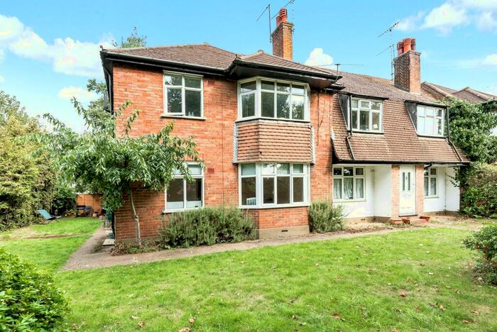 2 Bedroom Maisonette To Rent In Hollyhedge Road, Cobham, KT11