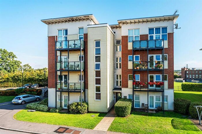1 Bedroom Apartment For Sale In Cedar House, Leatherhead, KT22