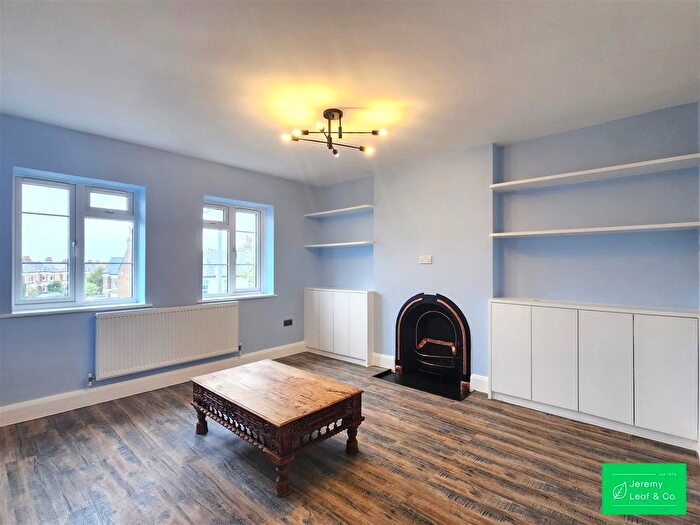 2 Bedroom Flat To Rent In East End Road, London, N2