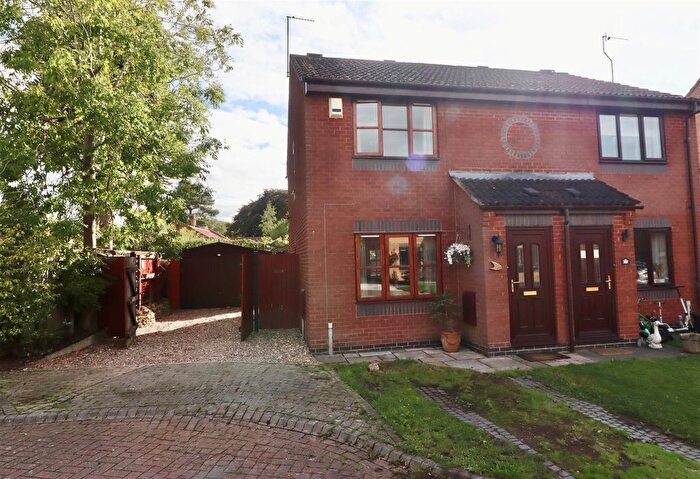 3 Bedroom Semi-Detached House For Sale In Bridge Road, South Cave, HU15