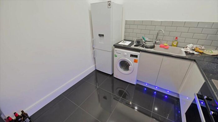 2 Bedroom Flat To Rent In A Kelso Street, LS2