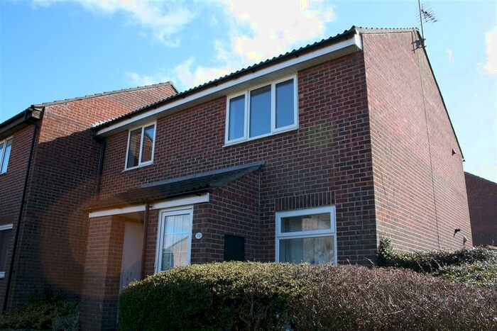 2 Bedroom Flat To Rent In Manor Way, Chipping Sodbury, Bristol, BS37