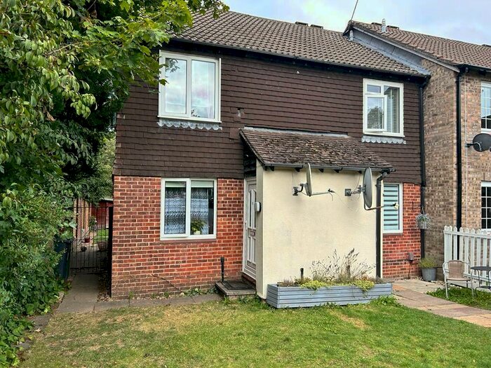 2 Bedroom End Of Terrace House To Rent In Brighton Hill, Basingstoke, RG22