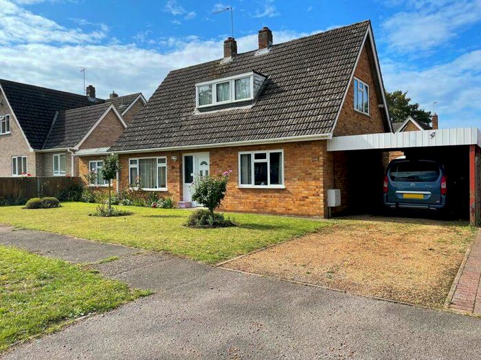 3 Bedroom Chalet For Sale In Maltings Garth, Thurston, IP31