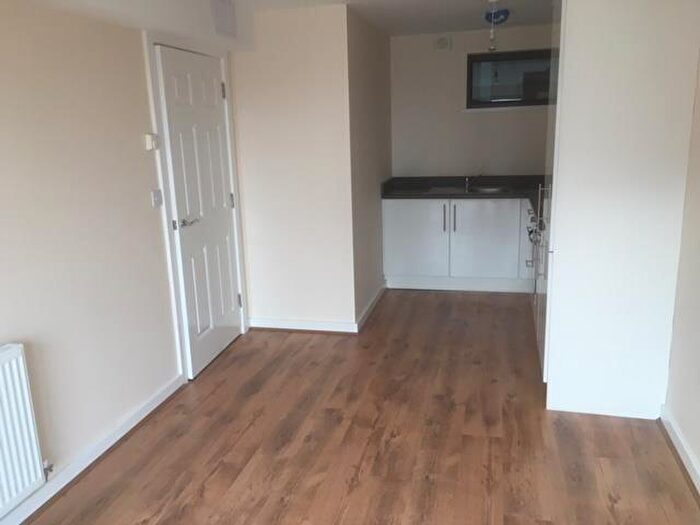 1 Bedroom Apartment To Rent In City Towers, Watery Street, S3