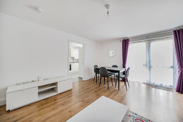 2 Bedroom Flat To Rent In Crawford Avenue, Wembley, HA0