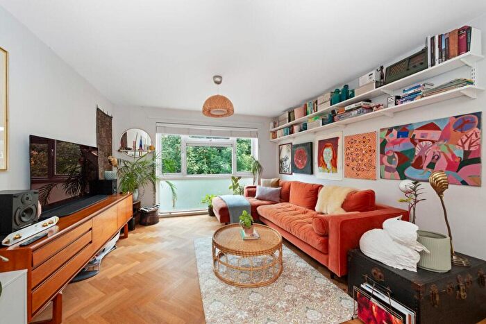 2 Bedroom Apartment For Sale In Taymount Rise, Forest Hill, London, SE23