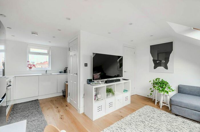 1 Bedroom Flat For Sale In East Dulwich Grove, East Dulwich, London, SE22