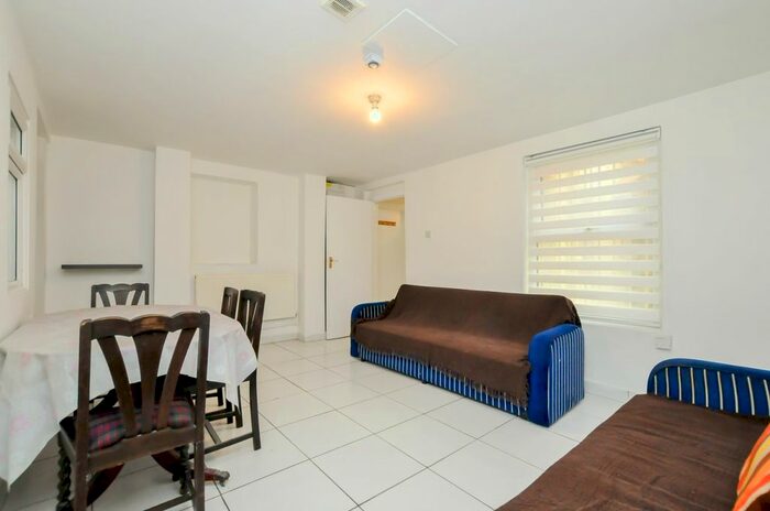 2 Bedroom Flat To Rent In Chatsworth Road, London, E5