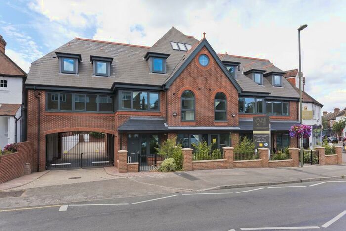 2 Bedroom Flat To Rent In Hare Lane, Claygate, Esher, KT10