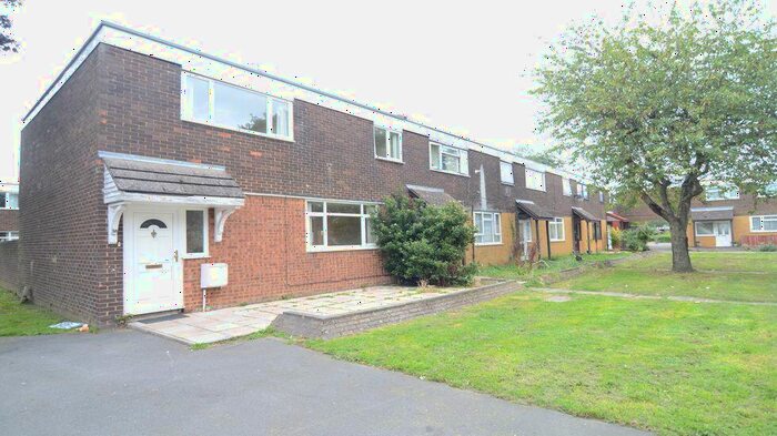 4 Bedroom End Of Terrace House To Rent In Ballantyne Road, GU14