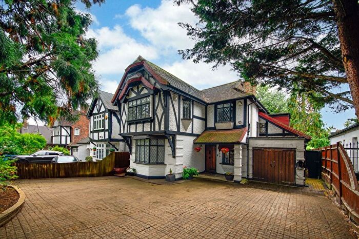 4 Bedroom Detached House To Rent In Canons Drive, Edgware, HA8
