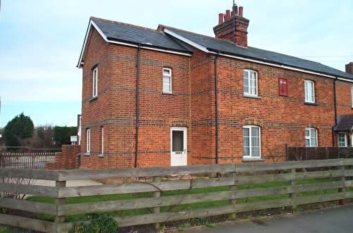 2 Bedroom Flat For Sale In High Street, Henlow, Bedfordshire, SG16