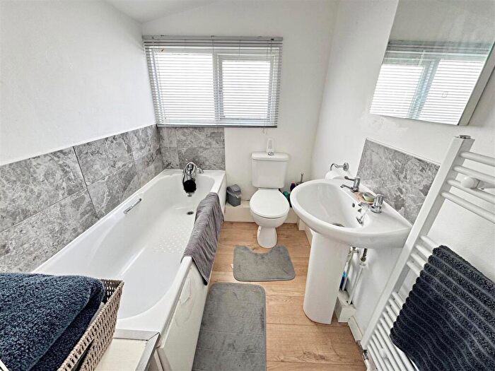 2 Bedroom Chalet For Sale In Humberston Fitties, Humberston, Grimsby, N.E. Lincs, DN36