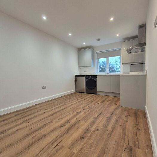 2 Bedroom Flat To Rent In Blackhorse Lane, Walthamstow, E17