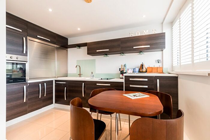 1 Bedroom Flat To Rent In Heathfield Road, London, SW18