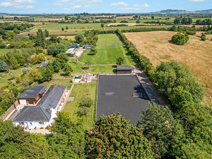 4 Bedroom Detached Bungalow For Sale In Ullington Evesham, Worcestershire, WR11