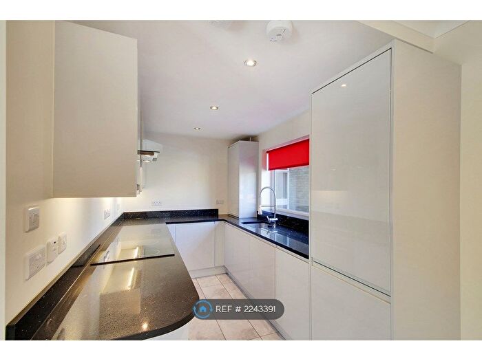 2 Bedroom Flat To Rent In Ferndale Close, Tunbridge Wells, TN2