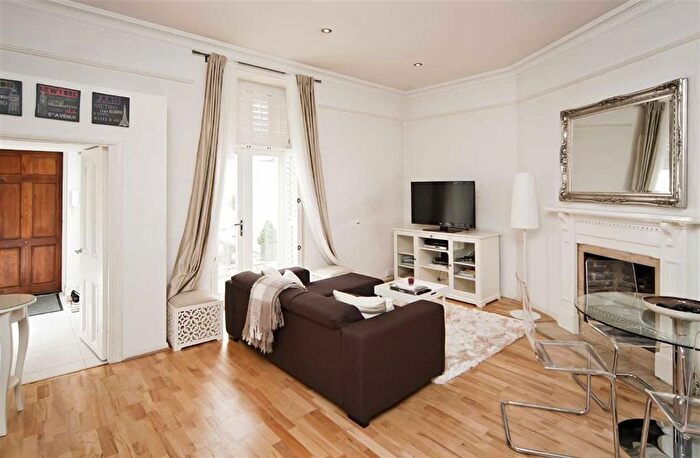 2 Bedroom Flat To Rent In Bina Gardens, London, SW5