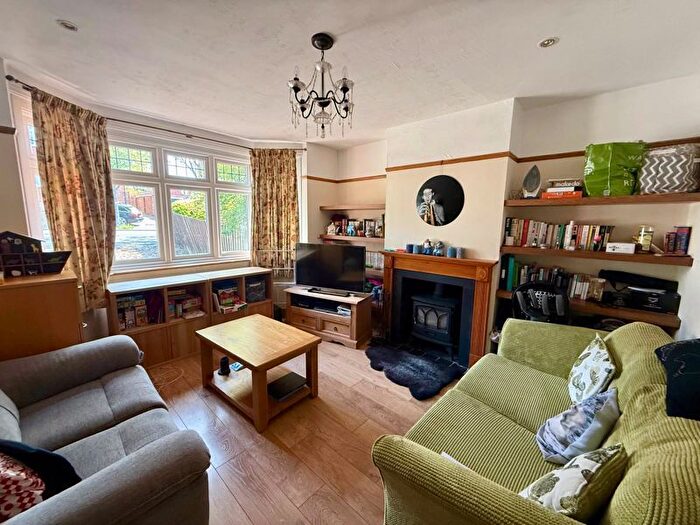 4 Bedroom Semi-Detached House To Rent In Grasvenor Avenue, Barnet, EN5