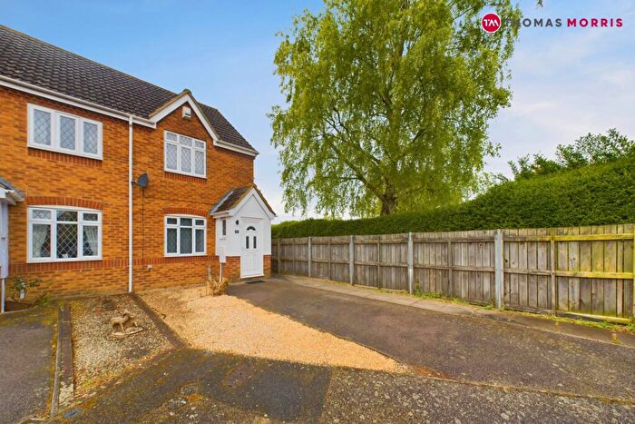 2 Bedroom End Of Terrace House For Sale In York Close, Biggleswade, Bedfordshire, SG18