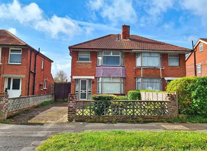 3 Bedroom Semi-Detached House For Sale In Testwood Lane, Totton, SO40