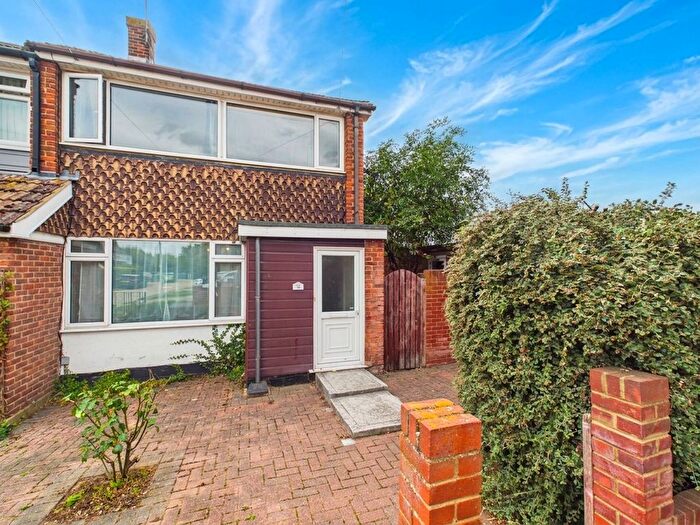 3 Bedroom Terraced House For Sale In Larkswood Road, Corringham, SS17