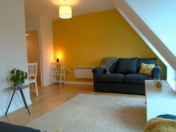 2 Bedroom Flat To Rent In Flat Chapter Court, B29