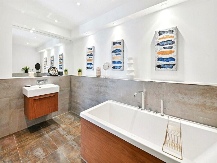 1 Bedroom Flat For Sale In Cable Street, Manchester, M4