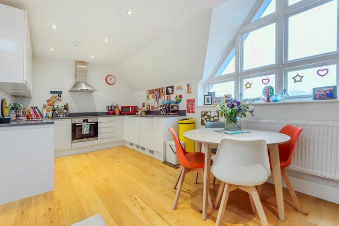 2 Bedroom Flat To Rent In White Horse Hill, Chislehurst, BR7