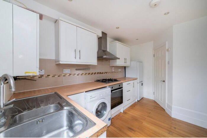 3 Bedroom Flat To Rent In Askew Road, Askew Village, W12